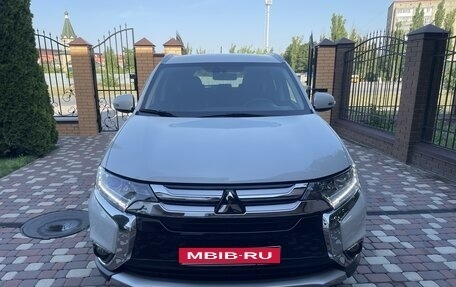 Mitsubishi Outlander III рестайлинг 3, 2015 год, 2 300 000 рублей, 1 фотография