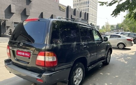 Toyota Land Cruiser 100 рестайлинг 2, 2006 год, 1 780 000 рублей, 6 фотография