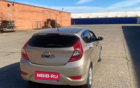 Hyundai Solaris II рестайлинг, 2011 год, 600 000 рублей, 3 фотография