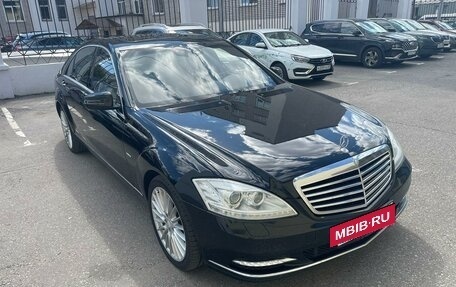 Mercedes-Benz S-Класс, 2011 год, 2 100 000 рублей, 2 фотография