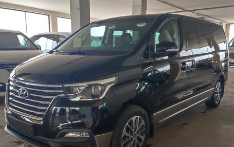 Hyundai Grand Starex Grand Starex I рестайлинг 2, 2018 год, 4 097 000 рублей, 2 фотография