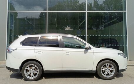 Mitsubishi Outlander III рестайлинг 3, 2013 год, 1 570 000 рублей, 4 фотография