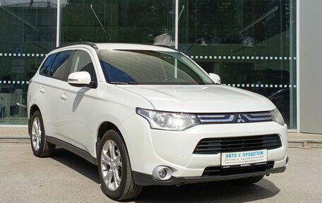 Mitsubishi Outlander III рестайлинг 3, 2013 год, 1 570 000 рублей, 3 фотография