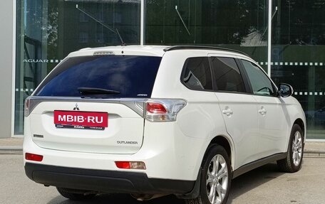 Mitsubishi Outlander III рестайлинг 3, 2013 год, 1 570 000 рублей, 5 фотография