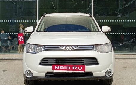 Mitsubishi Outlander III рестайлинг 3, 2013 год, 1 570 000 рублей, 2 фотография