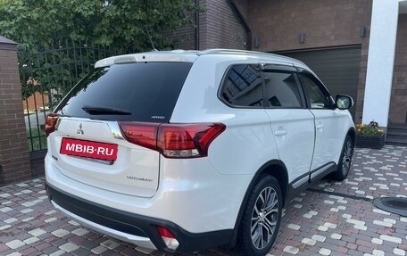 Mitsubishi Outlander III рестайлинг 3, 2015 год, 2 300 000 рублей, 4 фотография