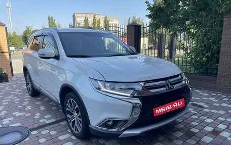 Mitsubishi Outlander III рестайлинг 3, 2015 год, 2 300 000 рублей, 2 фотография