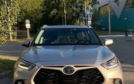 Toyota Highlander, 2022 год, 6 200 000 рублей, 2 фотография