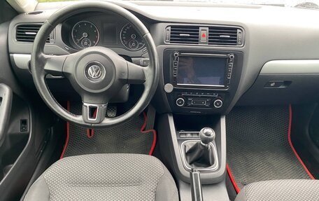 Volkswagen Jetta VI, 2011 год, 895 000 рублей, 3 фотография