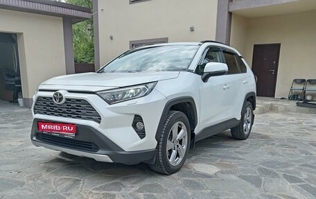 Toyota RAV4, 2020 год, 3 900 000 рублей, 1 фотография