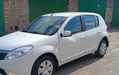 Renault Sandero I, 2013 год, 740 000 рублей, 1 фотография