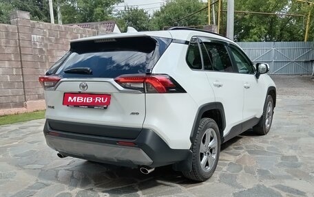 Toyota RAV4, 2020 год, 3 900 000 рублей, 3 фотография