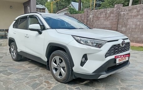 Toyota RAV4, 2020 год, 3 900 000 рублей, 2 фотография