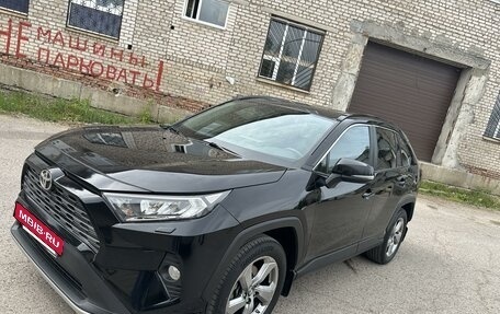 Toyota RAV4, 2021 год, 3 270 000 рублей, 2 фотография