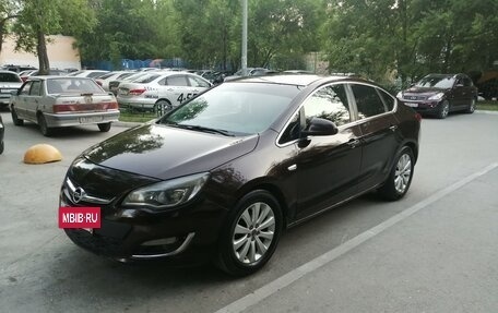 Opel Astra J, 2013 год, 600 000 рублей, 2 фотография