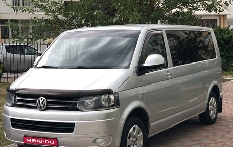 Volkswagen Caravelle T5, 2015 год, 2 700 000 рублей, 1 фотография