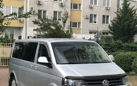 Volkswagen Caravelle T5, 2015 год, 2 700 000 рублей, 3 фотография