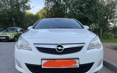 Opel Astra J, 2011 год, 630 000 рублей, 2 фотография