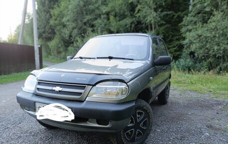 Chevrolet Niva I рестайлинг, 2004 год, 300 000 рублей, 1 фотография