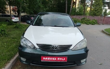 Toyota Camry V40, 2005 год, 550 000 рублей, 1 фотография