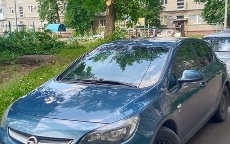 Opel Astra J, 2013 год, 900 000 рублей, 1 фотография