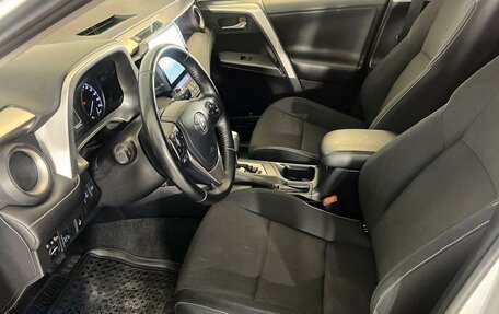 Toyota RAV4, 2017 год, 2 485 000 рублей, 10 фотография