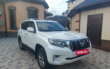 Toyota Land Cruiser Prado 150 рестайлинг 2, 2022 год, 4 998 000 рублей, 3 фотография