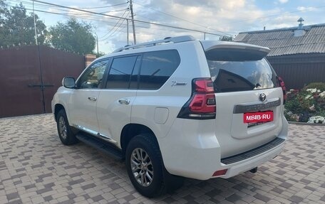 Toyota Land Cruiser Prado 150 рестайлинг 2, 2022 год, 4 998 000 рублей, 9 фотография