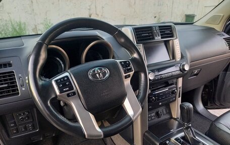 Toyota Land Cruiser Prado 150 рестайлинг 2, 2011 год, 3 450 000 рублей, 22 фотография