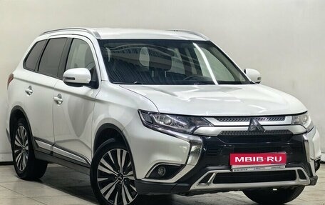 Mitsubishi Outlander III рестайлинг 3, 2020 год, 2 344 000 рублей, 1 фотография