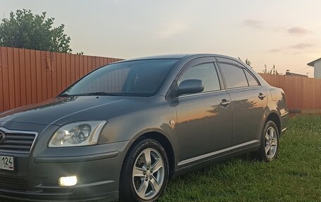 Toyota Avensis III рестайлинг, 2004 год, 830 000 рублей, 1 фотография