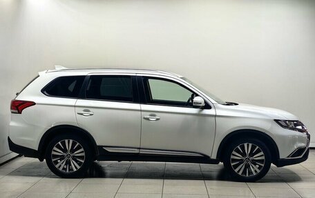 Mitsubishi Outlander III рестайлинг 3, 2020 год, 2 344 000 рублей, 5 фотография