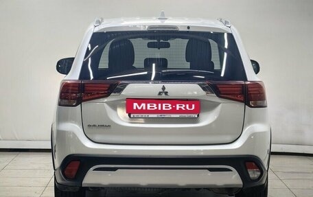 Mitsubishi Outlander III рестайлинг 3, 2020 год, 2 344 000 рублей, 4 фотография