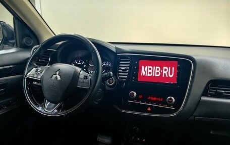 Mitsubishi Outlander III рестайлинг 3, 2020 год, 2 344 000 рублей, 13 фотография