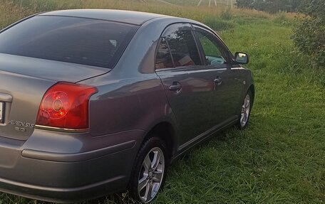 Toyota Avensis III рестайлинг, 2004 год, 830 000 рублей, 4 фотография