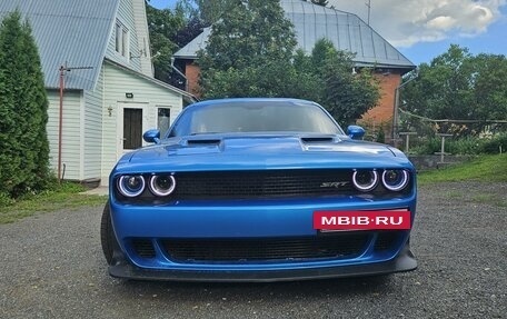 Dodge Challenger III рестайлинг 2, 2018 год, 3 750 000 рублей, 3 фотография