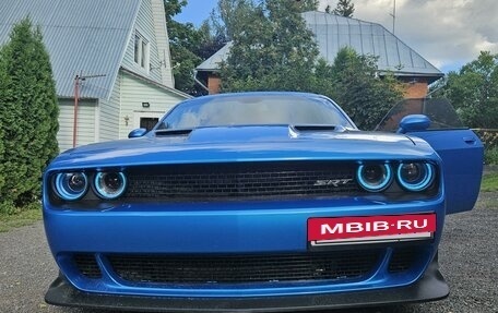 Dodge Challenger III рестайлинг 2, 2018 год, 3 750 000 рублей, 6 фотография