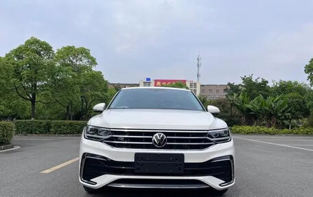 Volkswagen Tiguan II, 2023 год, 5 180 000 рублей, 1 фотография