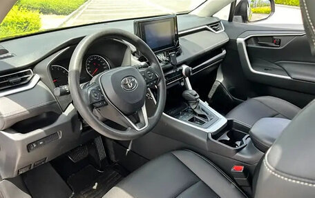 Toyota RAV4, 2021 год, 2 855 000 рублей, 10 фотография