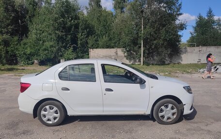 Renault Logan II, 2017 год, 750 000 рублей, 2 фотография