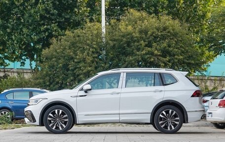 Volkswagen Tiguan II, 2023 год, 5 180 000 рублей, 3 фотография