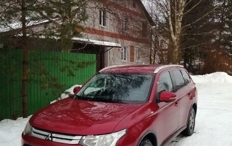 Mitsubishi Outlander III рестайлинг 3, 2014 год, 2 200 000 рублей, 4 фотография