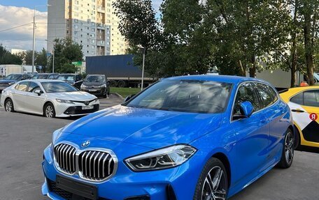 BMW 1 серия, 2021 год, 2 750 000 рублей, 1 фотография