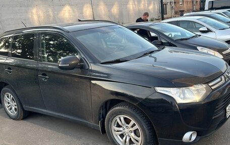 Mitsubishi Outlander III рестайлинг 3, 2012 год, 410 000 рублей, 1 фотография