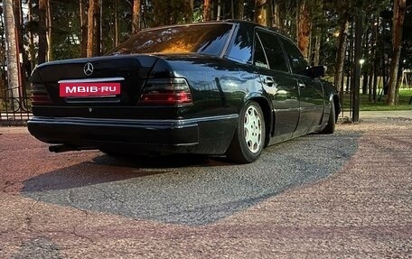 Mercedes-Benz E-Класс, 1993 год, 270 000 рублей, 3 фотография