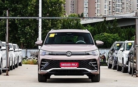 Volkswagen Tiguan, 2024 год, 4 220 000 рублей, 2 фотография