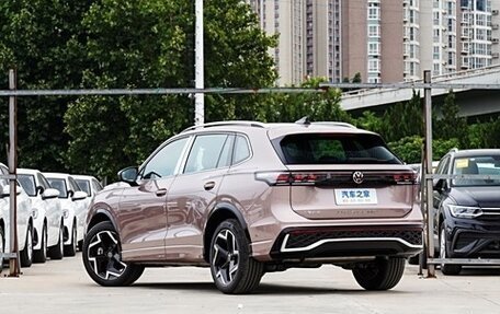 Volkswagen Tiguan, 2024 год, 4 220 000 рублей, 4 фотография