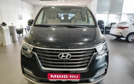 Hyundai H-1 II рестайлинг, 2021 год, 4 580 000 рублей, 2 фотография