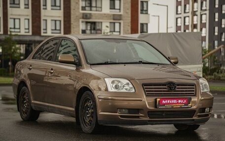 Toyota Avensis III рестайлинг, 2003 год, 730 000 рублей, 1 фотография