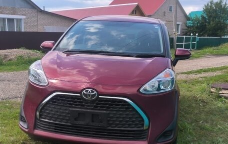 Toyota Sienta II, 2018 год, 1 850 000 рублей, 3 фотография